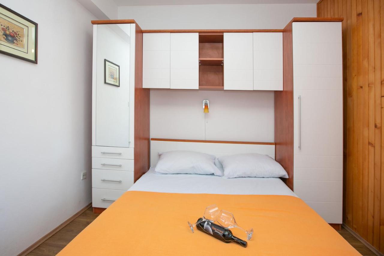 Apartments Babin Vinisce Exterior foto